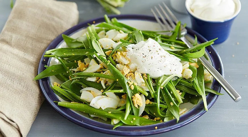 Salat mit Eiern und Bärlauch