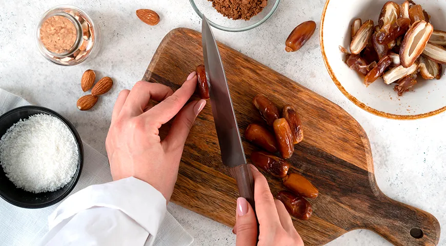 Anstelle von Zucker werden Desserts, Frühstückszerealien und Energieriegeln häufig Datteln zugesetzt.