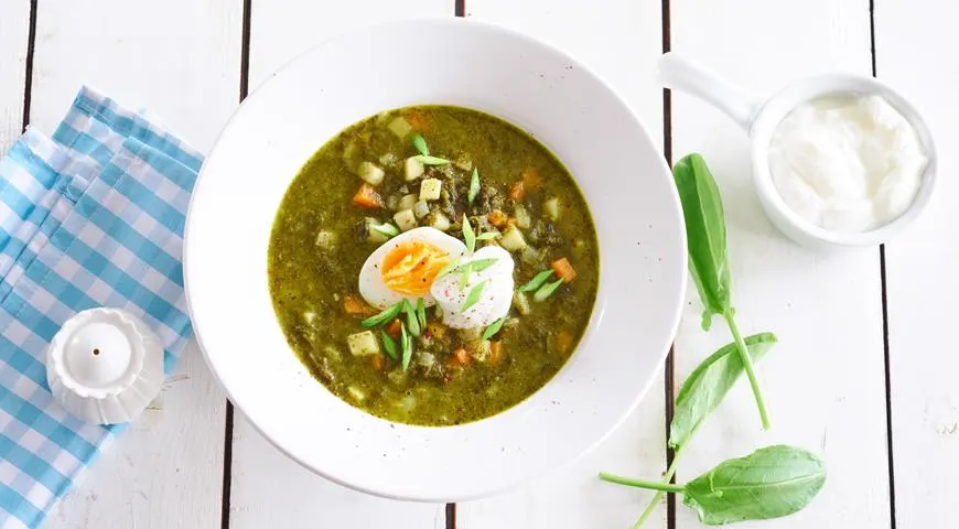 Grünkohlsuppe aus Brennnessel und Sauerampfer