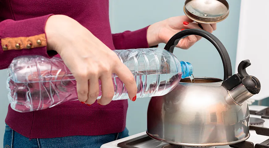 Wählen Sie hochwertiges Wasser für den Tee, um das Getränk schmackhaft und gesund zu machen