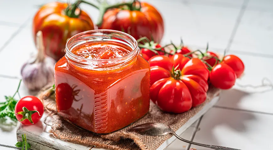 Für die Zubereitung von Tomatensuppen eignen sich sowohl frische als auch Dosentomaten.